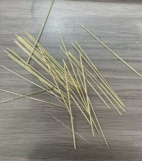 📢 50% de Réduction – Lot de 25 Aiguilles Réparatrices d'Accrocs Moletées pour Tricot et Vêtement, Tige Attrape-Fil Précise en Acier Carbone