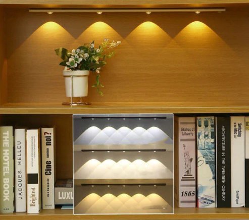 📢📢50 % de réduction !! ⏰Lampe LED d'Armoire à Détecteur de Mouvement – Rechargeable USB, 3 Tons de Lumière & Installation Magnétique