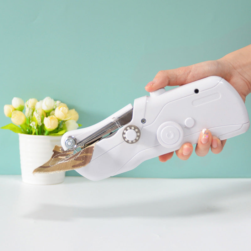🔥PROMOTION EXCEPTIONNELLE : 50% DE RÉDUCTION !🧵 Mini machine à coudre électrique – Légère, portable et facile à utiliser ! ✨