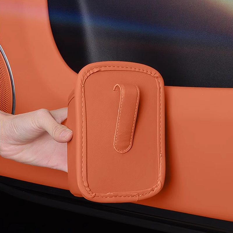🔥 50 % DE RÉDUCTION ! Porte-gobelet universel en cuir pour portière de voiture – Cuir PU haut de gamme, attache sécurisée & compatible avec bouteilles, smartphones et plus encore 🚗☕