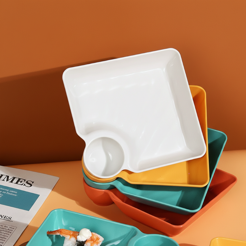 💎 ACHETEZ 2, OFFERT 1 ! 💎 Assiette à Snacks avec Compartiment Sauce Intégré – Anti-Dérapant, Sans BPA & Facile à Nettoyer 🥄🍽️