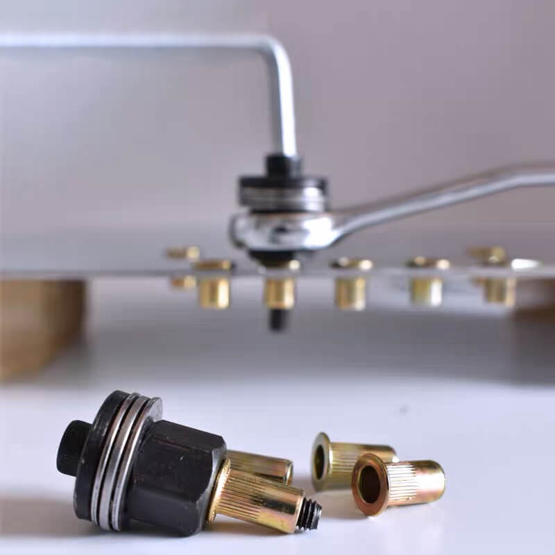 🔧 PROMO FLASH : 50% DE RÉDUCTION ! 🔥 Tête de Pistolet à Rivets – Acier de Haute Qualité & Traitement Galvanisé – Portable & Polyvalent – Idéal pour l’Automobile, le Mobilier et la Construction 🛠️